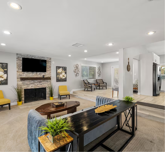 4BD Mid-Century Modern Gem w/Pool! 5 mins to Strip!